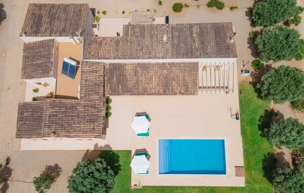 Una finca rodeada de campo